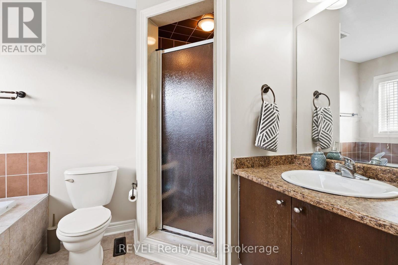 25 Colonel Lyall Street, St. Catharines (Secord Woods), ON - Indoor Photo Showing Bathroom