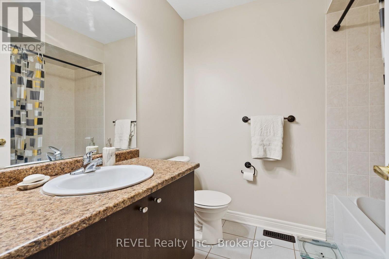 25 Colonel Lyall Street, St. Catharines (Secord Woods), ON - Indoor Photo Showing Bathroom