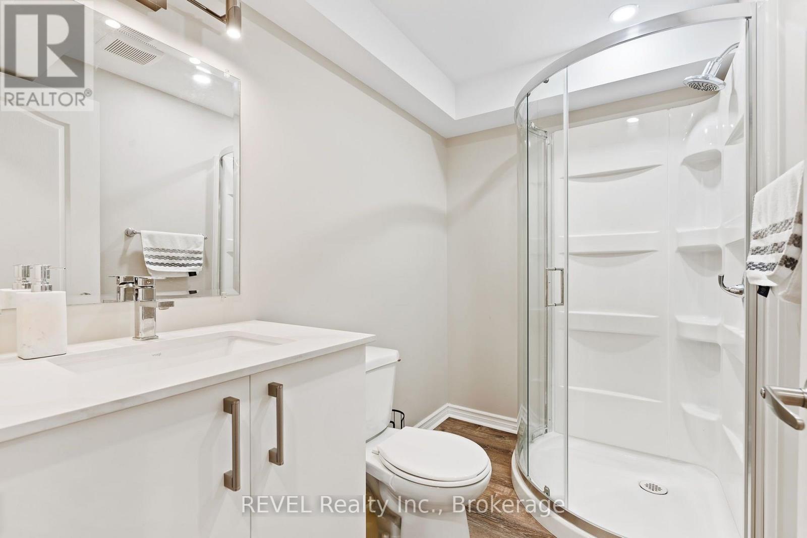 25 Colonel Lyall Street, St. Catharines (Secord Woods), ON - Indoor Photo Showing Bathroom