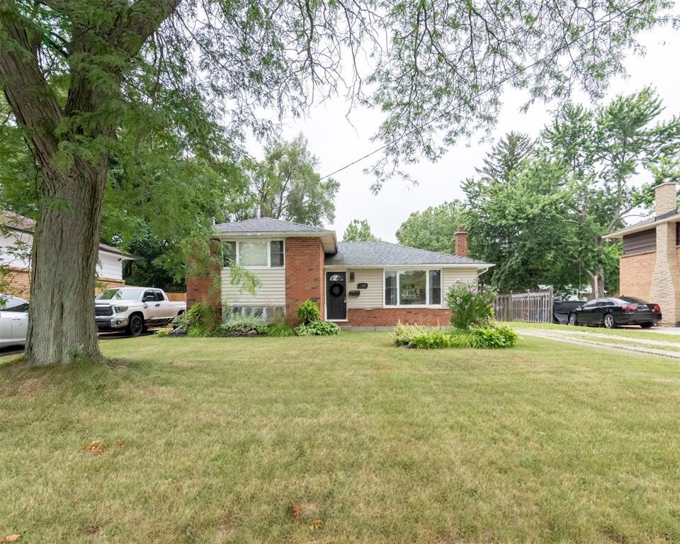1049 Indian Road North, Sarnia, ON