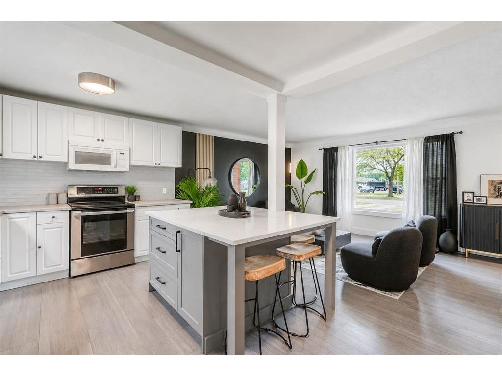 1049 Indian Road North, Sarnia, ON