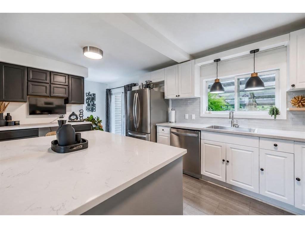 1049 Indian Road North, Sarnia, ON