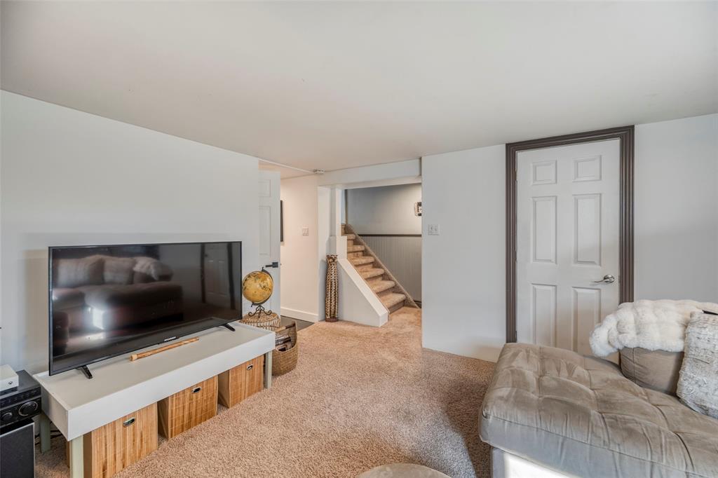 1049 Indian Road North, Sarnia, ON