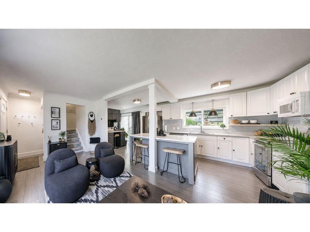 1049 Indian Road North, Sarnia, ON