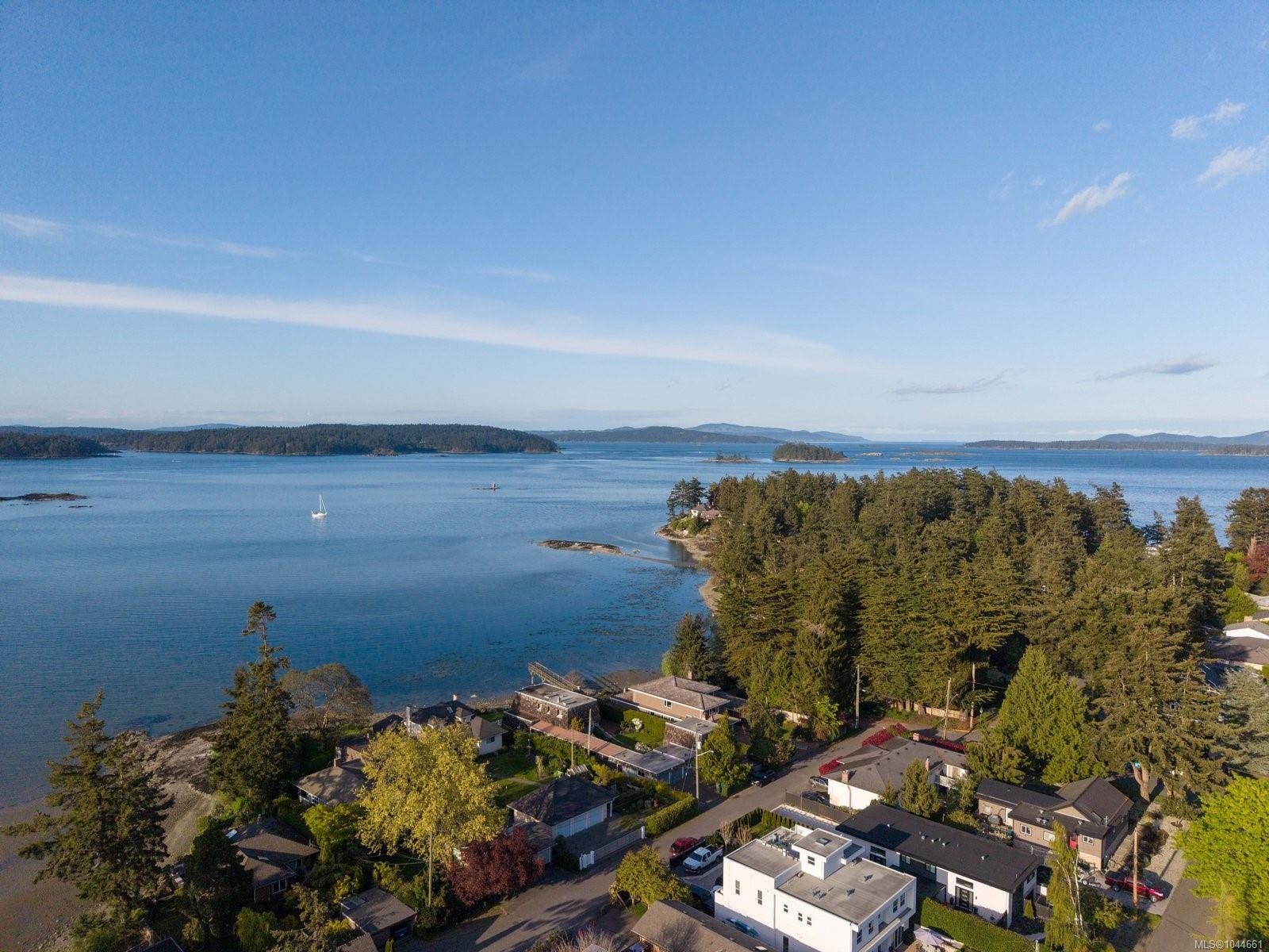 2444 Whidby Lane, Sidney, BC