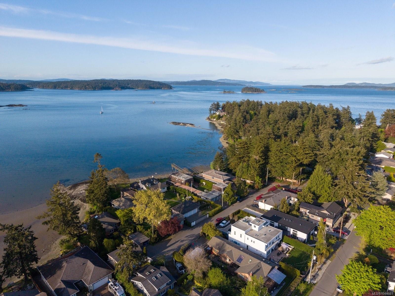 2444 Whidby Lane, Sidney, BC