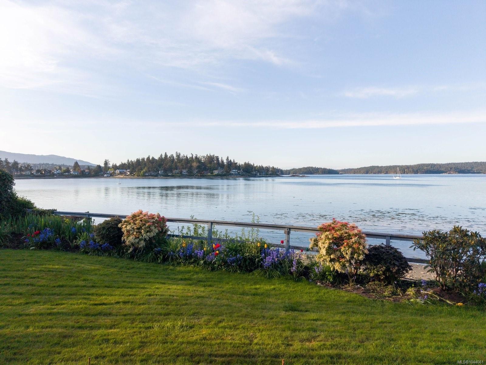 2444 Whidby Lane, Sidney, BC