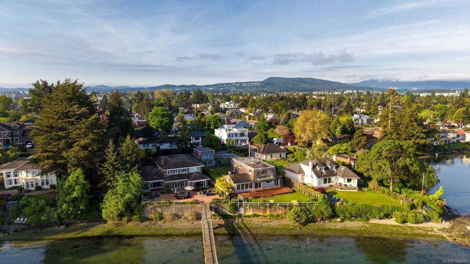 2444 Whidby Lane, Sidney, BC