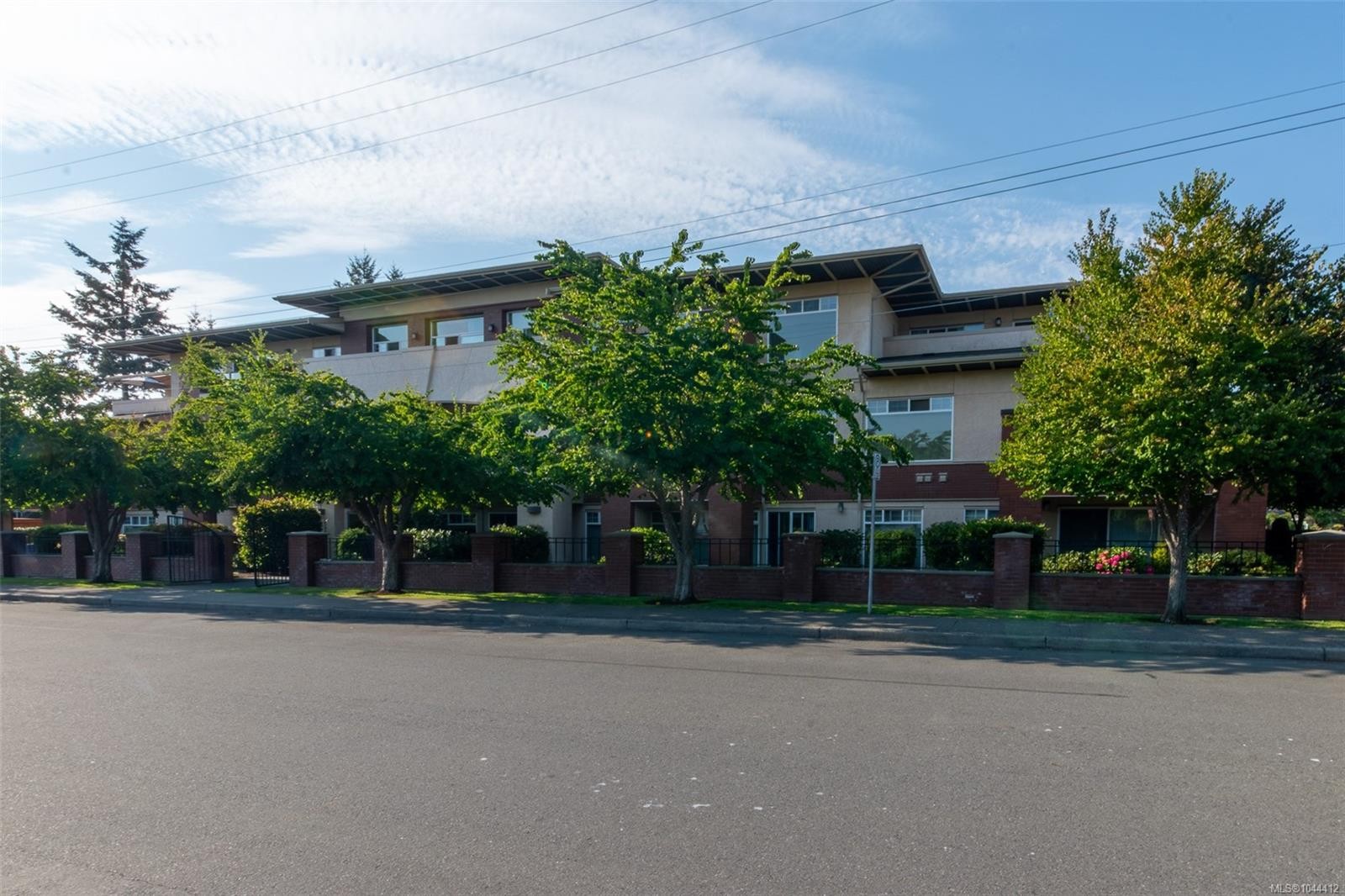 #202-2380 Brethour Ave, Sidney, BC - Outdoor