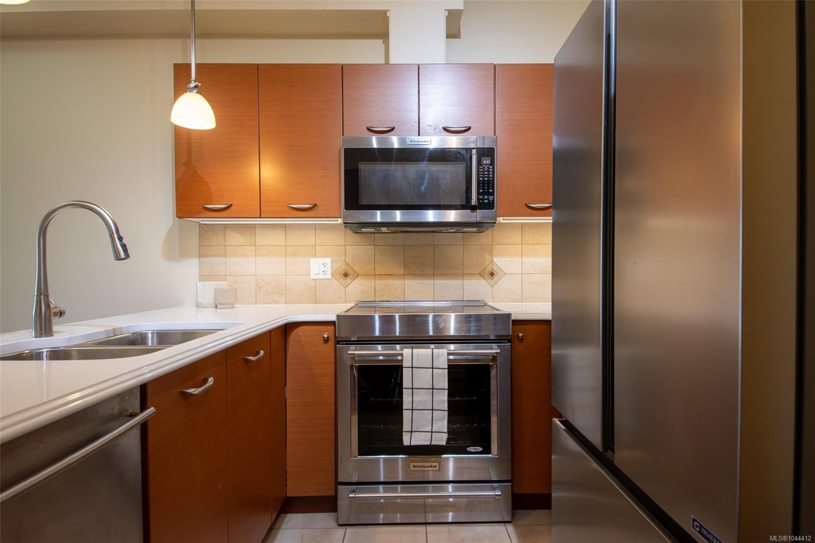 #202-2380 Brethour Ave, Sidney, BC - Indoor Photo Showing Kitchen With Double Sink