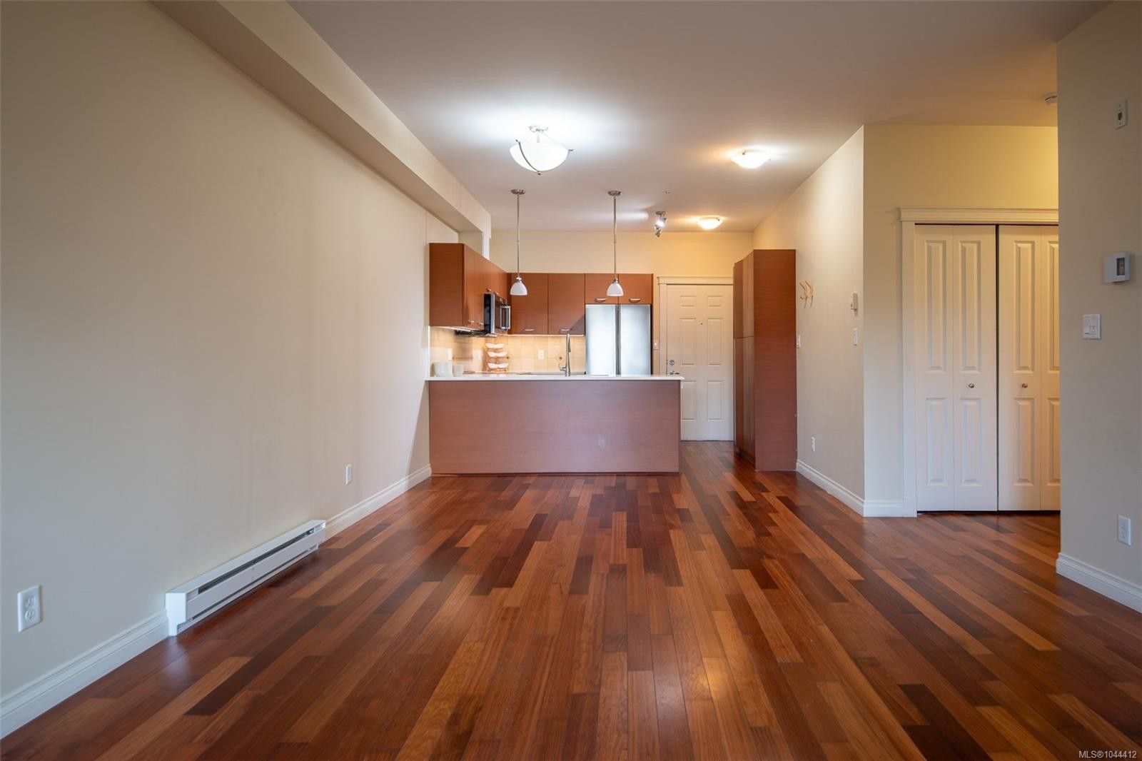 #202-2380 Brethour Ave, Sidney, BC - Indoor Photo Showing Kitchen