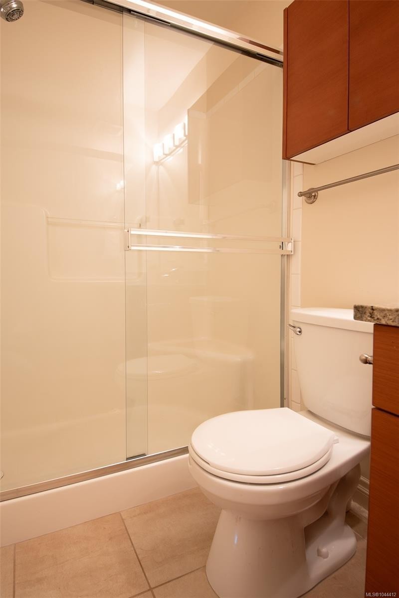 #202-2380 Brethour Ave, Sidney, BC - Indoor Photo Showing Bathroom