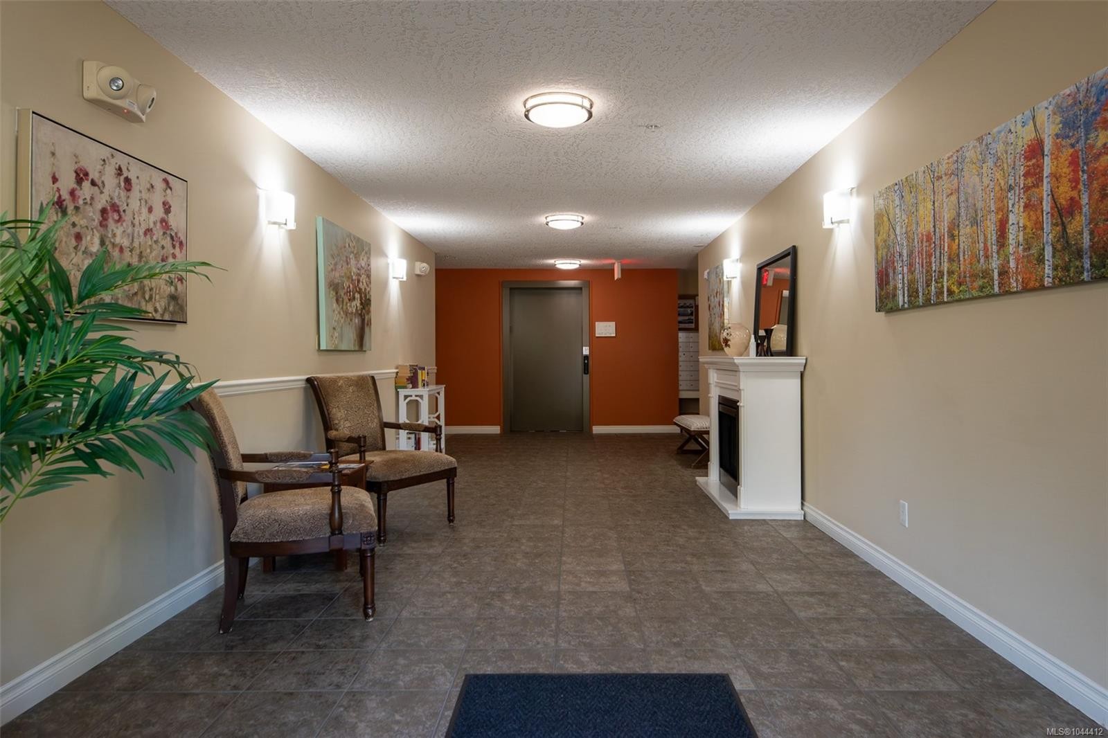 #202-2380 Brethour Ave, Sidney, BC - Indoor Photo Showing Other Room
