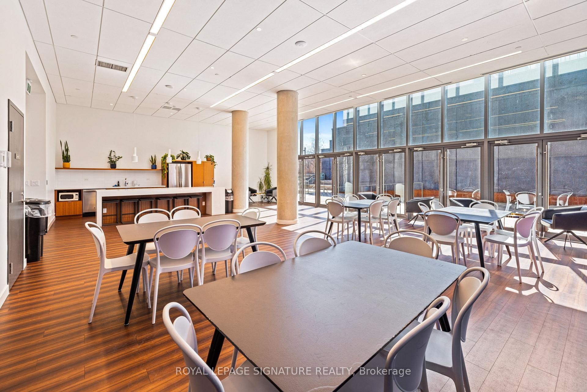312-160 Flemington Road, Toronto, ON - Indoor Photo Showing Dining Room
