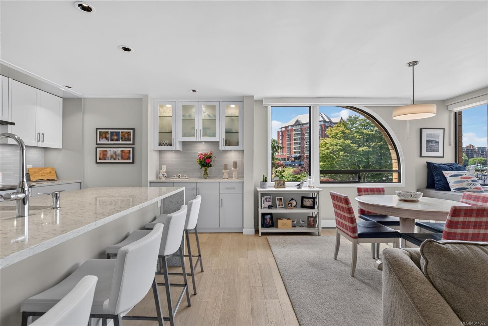 #203-640 Montreal St, Victoria, BC - Indoor