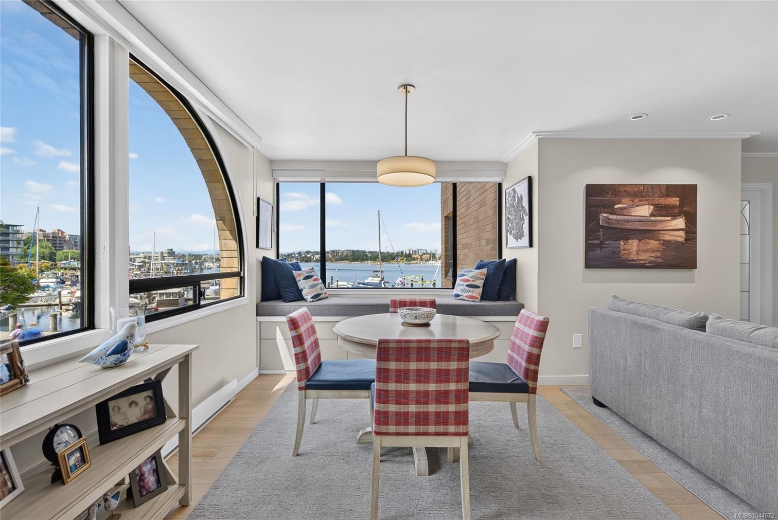 #203-640 Montreal St, Victoria, BC - Indoor