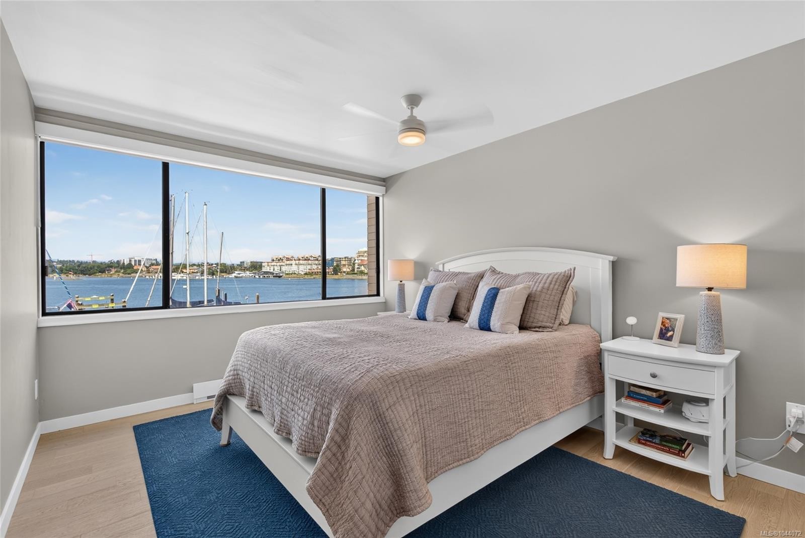 #203-640 Montreal St, Victoria, BC - Indoor Photo Showing Bedroom