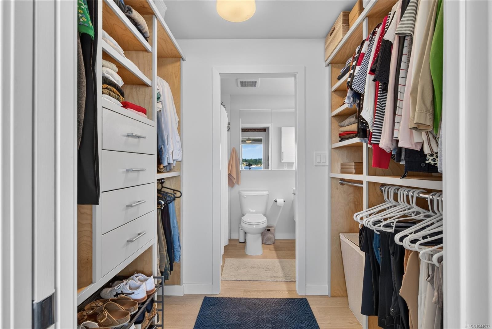 #203-640 Montreal St, Victoria, BC - Indoor With Storage