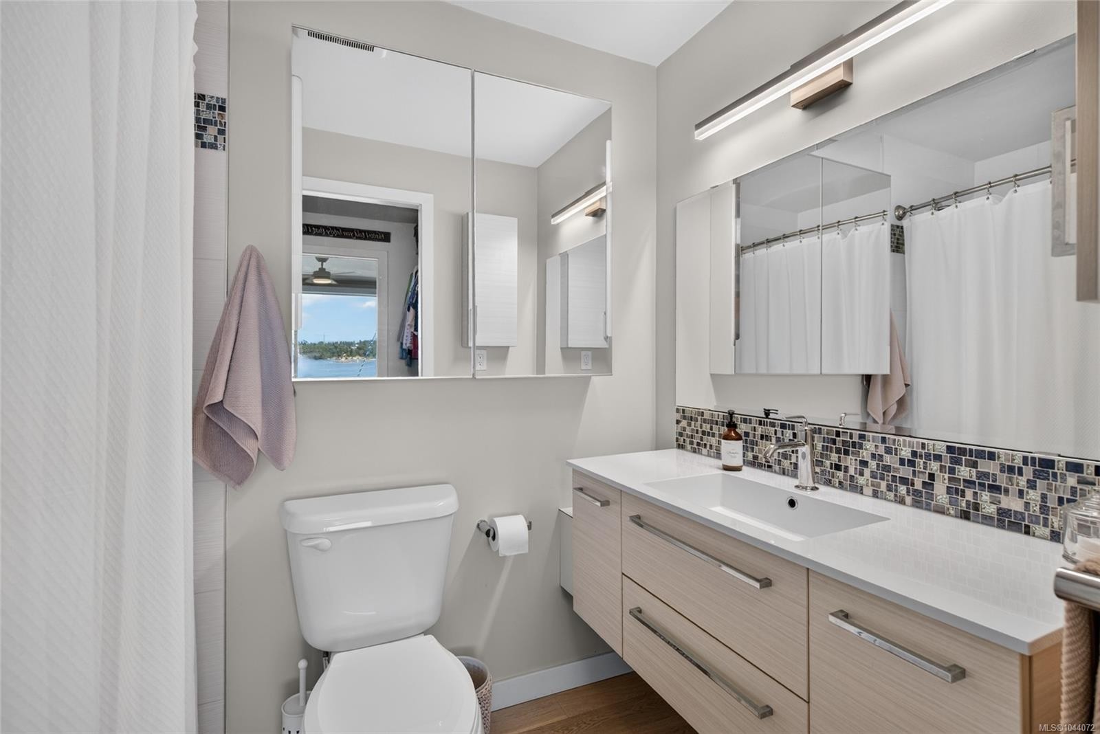 #203-640 Montreal St, Victoria, BC - Indoor Photo Showing Bathroom