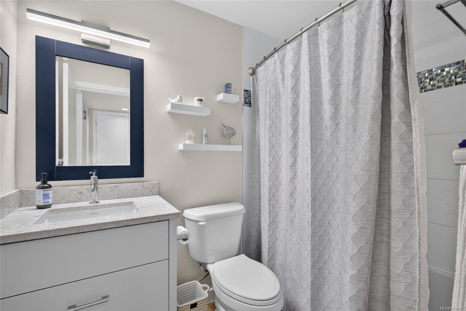 #203-640 Montreal St, Victoria, BC - Indoor Photo Showing Bathroom