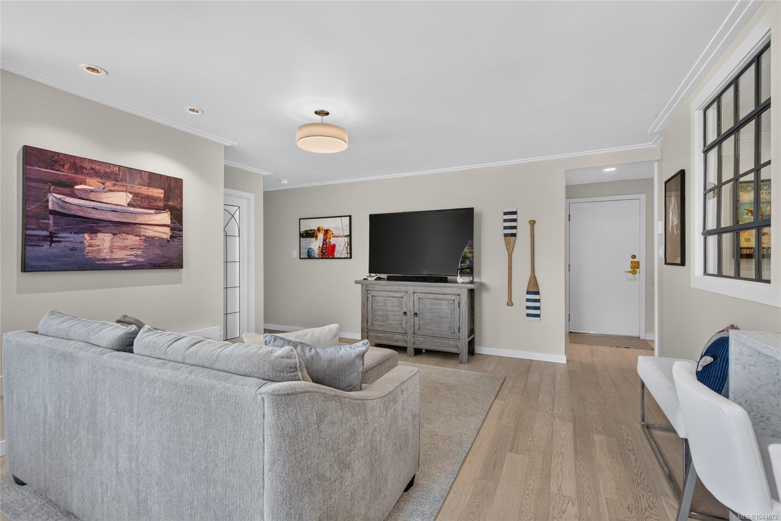 #203-640 Montreal St, Victoria, BC - Indoor Photo Showing Living Room