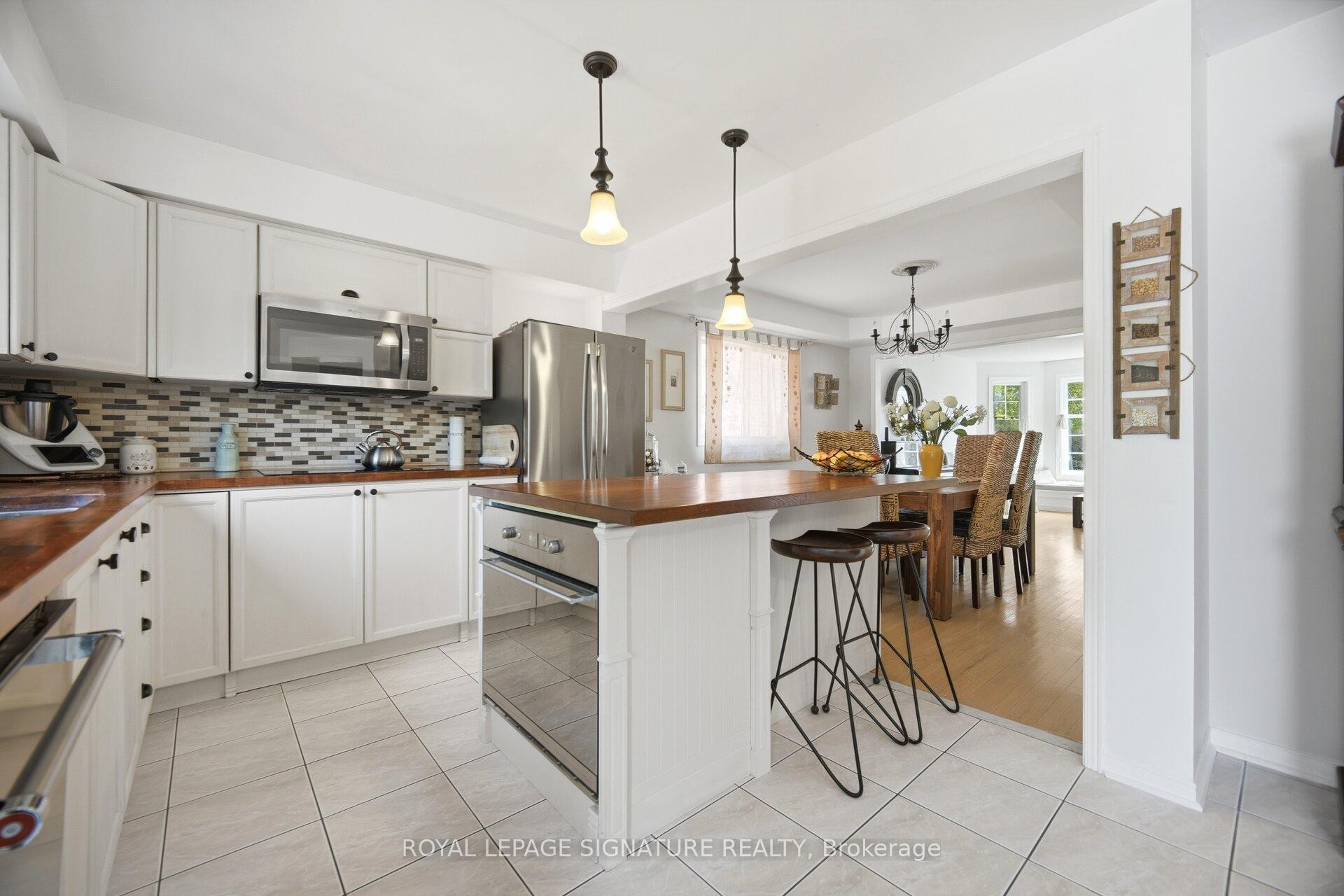 5390 Mcfarren Boulevard, Mississauga, ON - Indoor Photo Showing Kitchen With Upgraded Kitchen