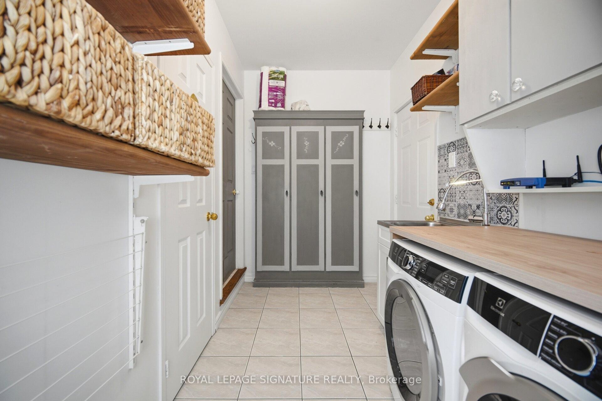 5390 Mcfarren Boulevard, Mississauga, ON - Indoor Photo Showing Laundry Room