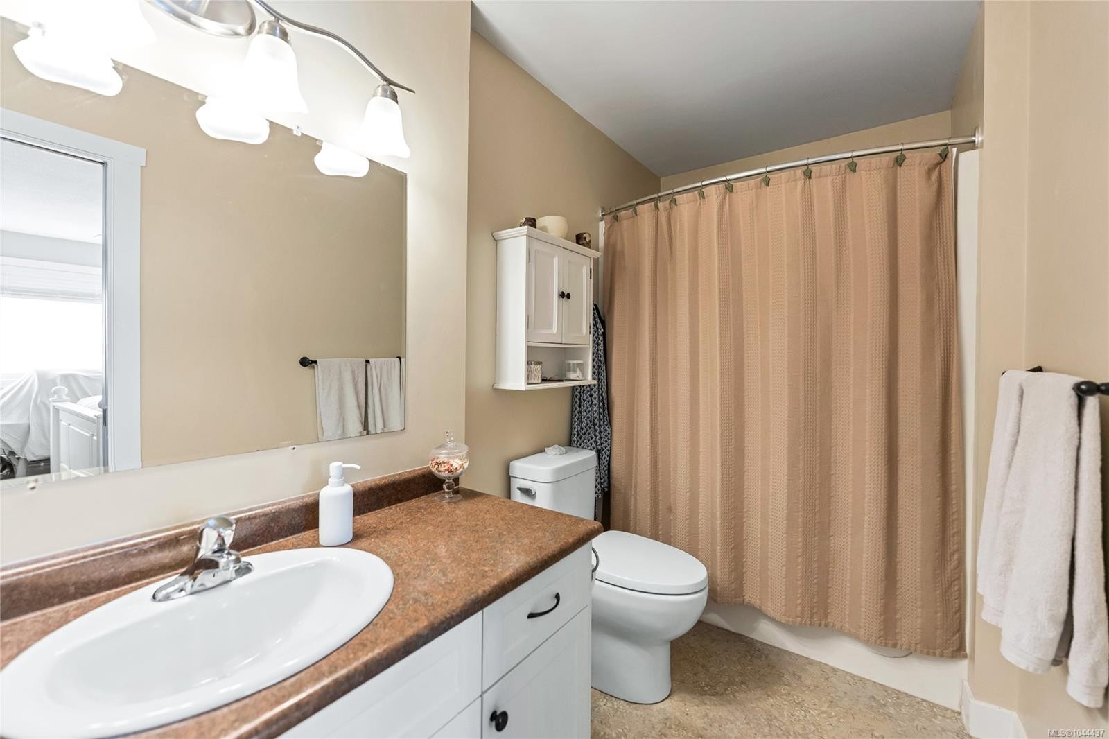 7978 Northview Dr, Crofton, BC - Indoor Photo Showing Bathroom