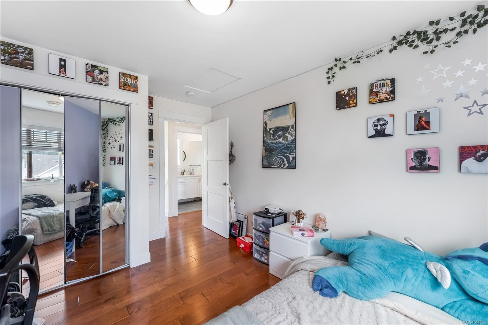 57 Sims Ave, Saanich, BC