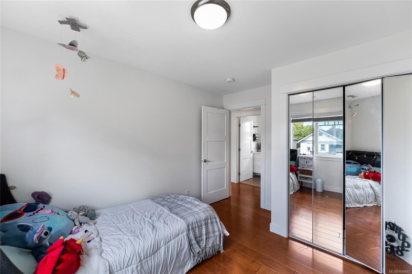 57 Sims Ave, Saanich, BC