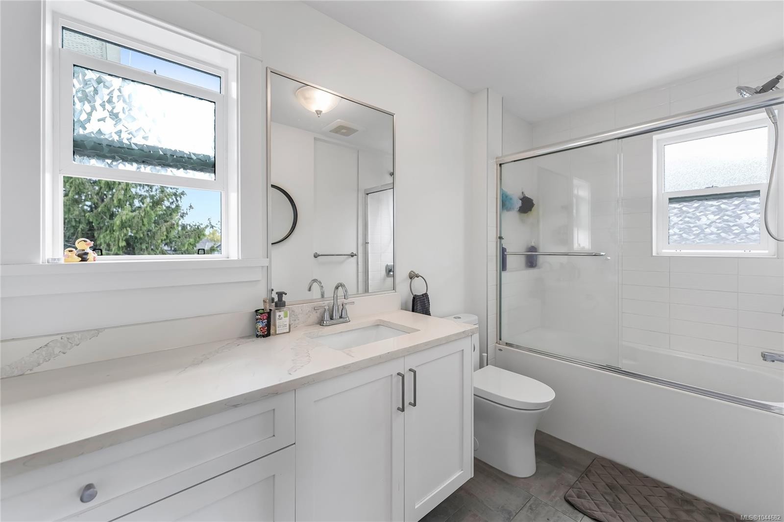 57 Sims Ave, Saanich, BC