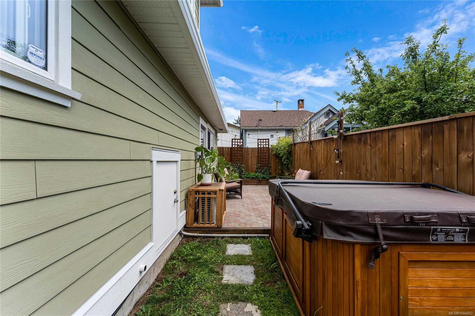 57 Sims Ave, Saanich, BC