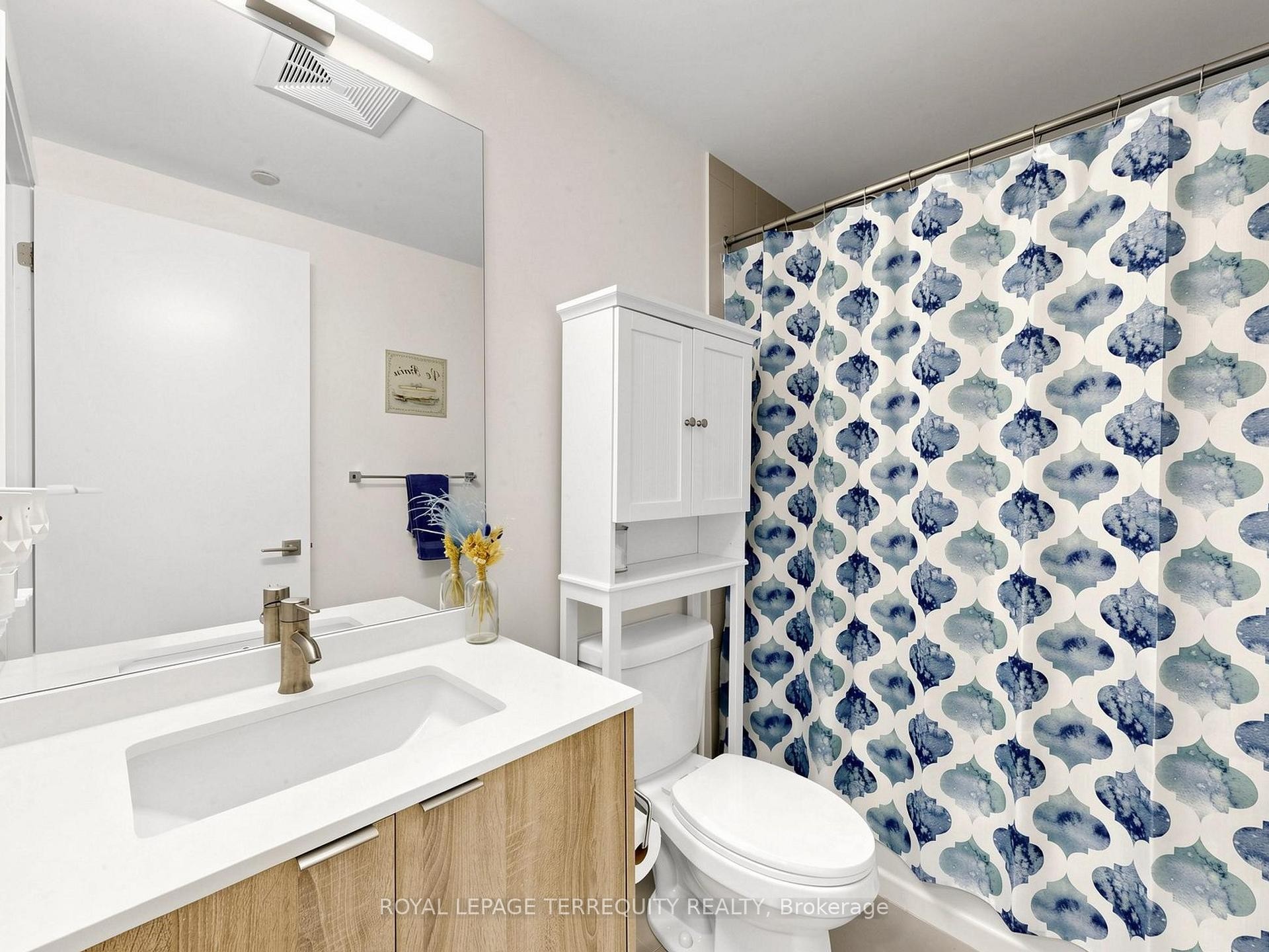 612-840 St Clair Avenue W, Toronto, ON - Indoor Photo Showing Bathroom