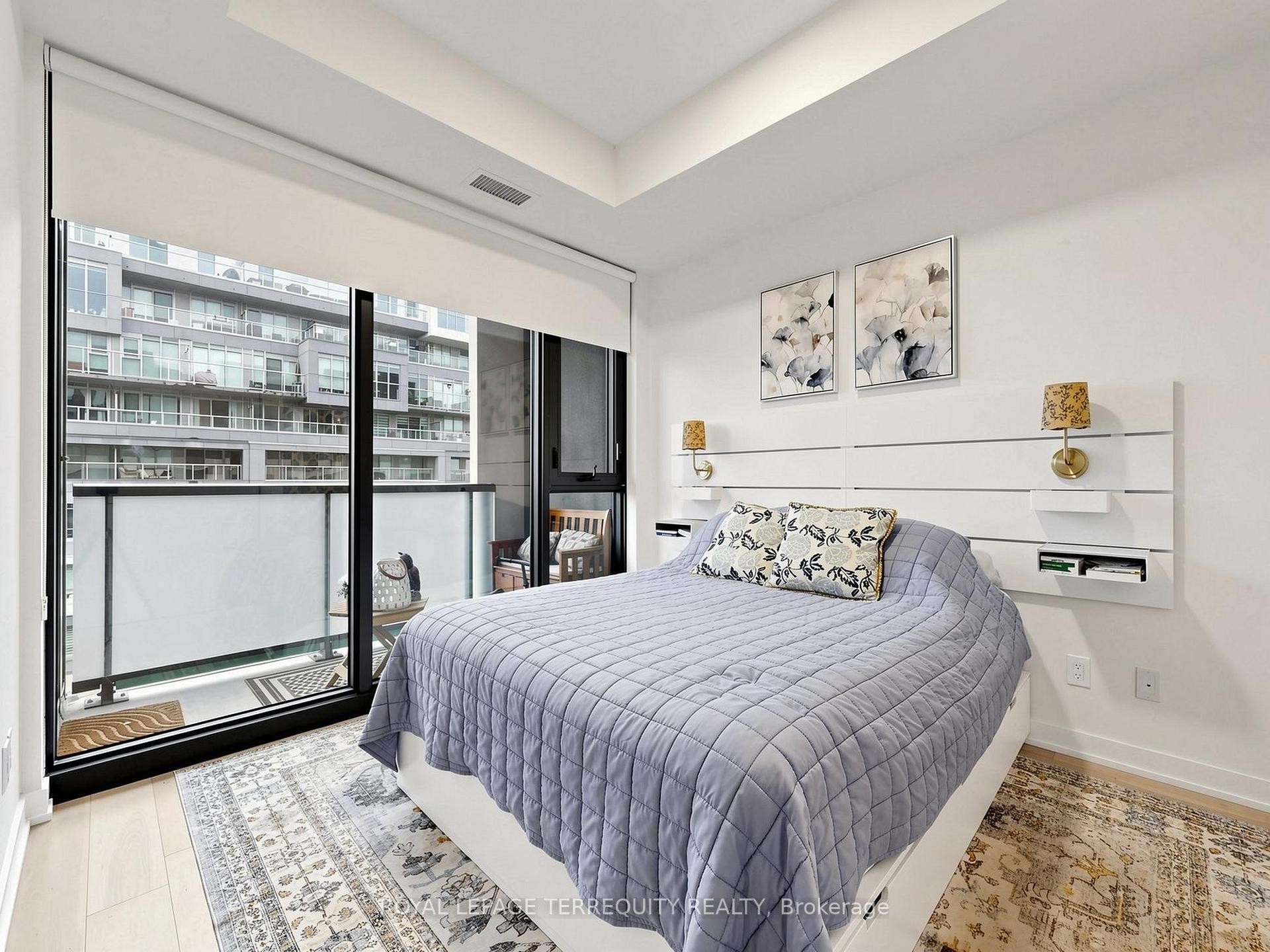 612-840 St Clair Avenue W, Toronto, ON - Indoor Photo Showing Bedroom