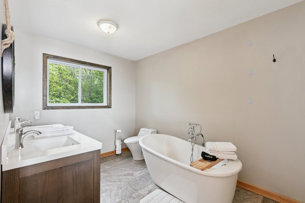 Master Bathroom - 327 Rue Thomas-Lefebvre, Mansfield-Et-Pontefract, QC - Indoor Photo Showing Bathroom