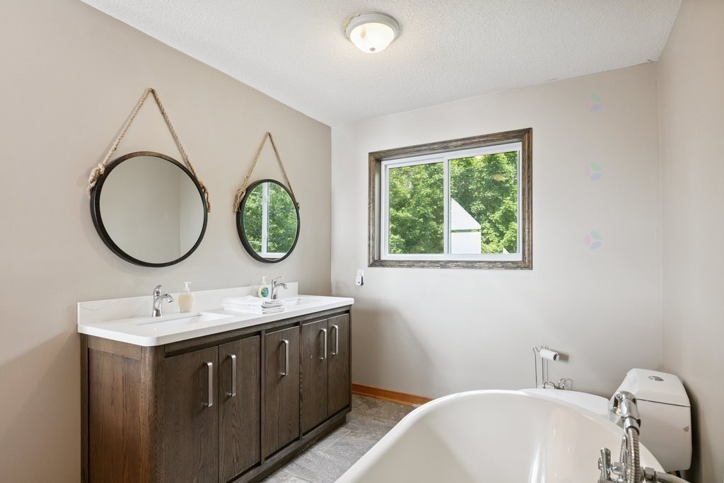 Master Bathroom - 327 Rue Thomas-Lefebvre, Mansfield-Et-Pontefract, QC - Indoor Photo Showing Bathroom