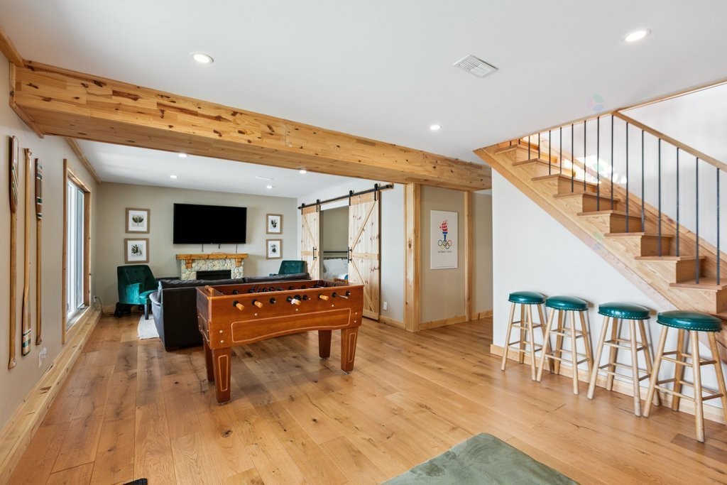 Family Room - 327 Rue Thomas-Lefebvre, Mansfield-Et-Pontefract, QC - Indoor Photo Showing Other Room