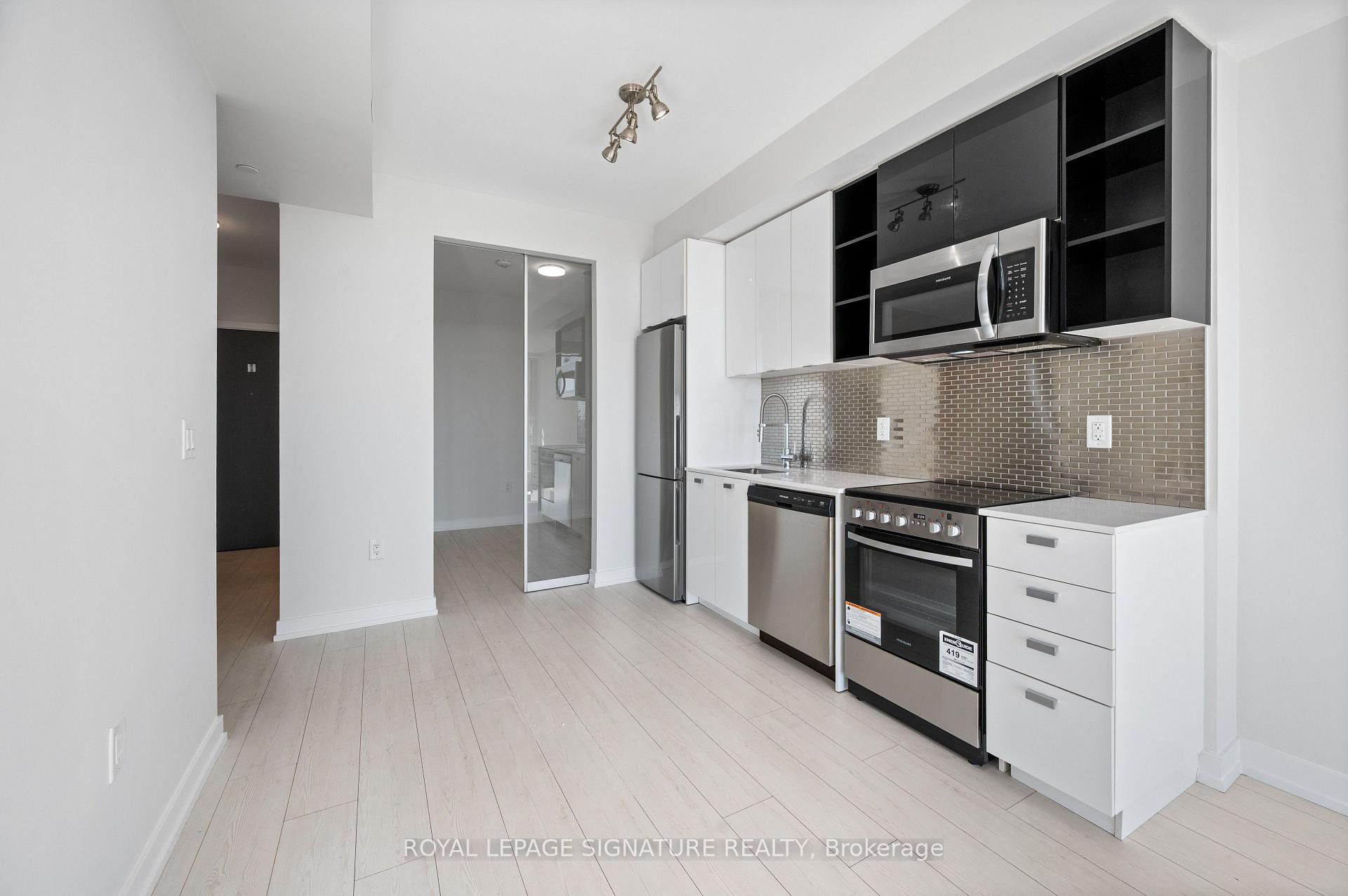 710-10 De Boers Drive E, Toronto, ON - Indoor Photo Showing Kitchen With Stainless Steel Kitchen