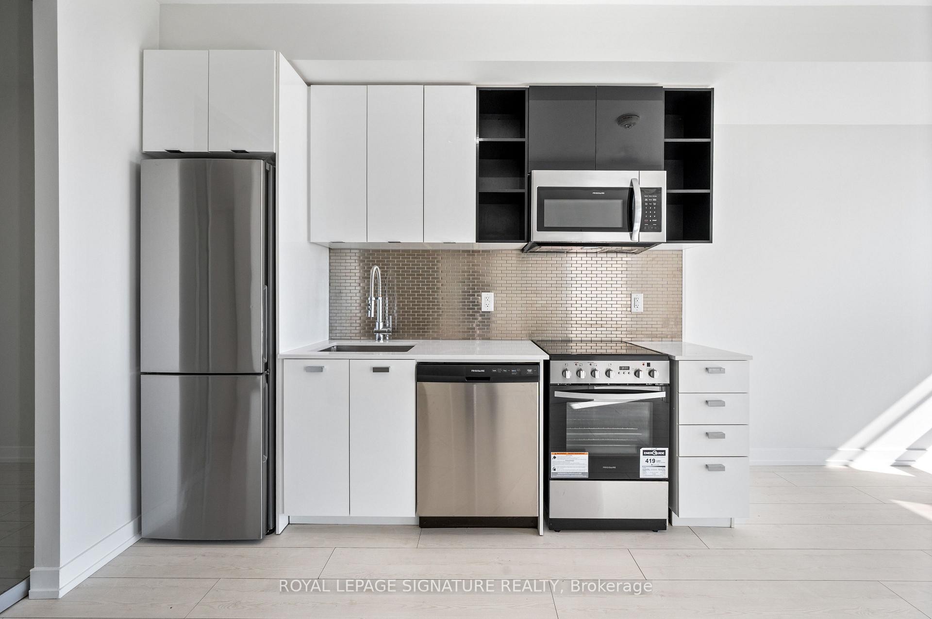 710-10 De Boers Drive E, Toronto, ON - Indoor Photo Showing Kitchen With Stainless Steel Kitchen With Upgraded Kitchen