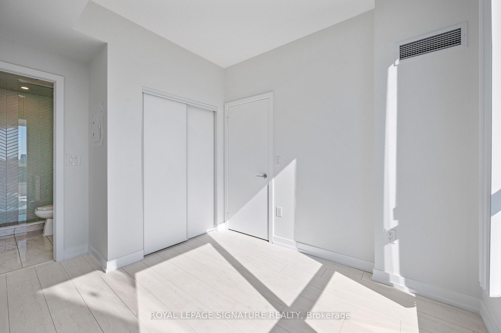 710-10 De Boers Drive E, Toronto, ON - Indoor Photo Showing Other Room