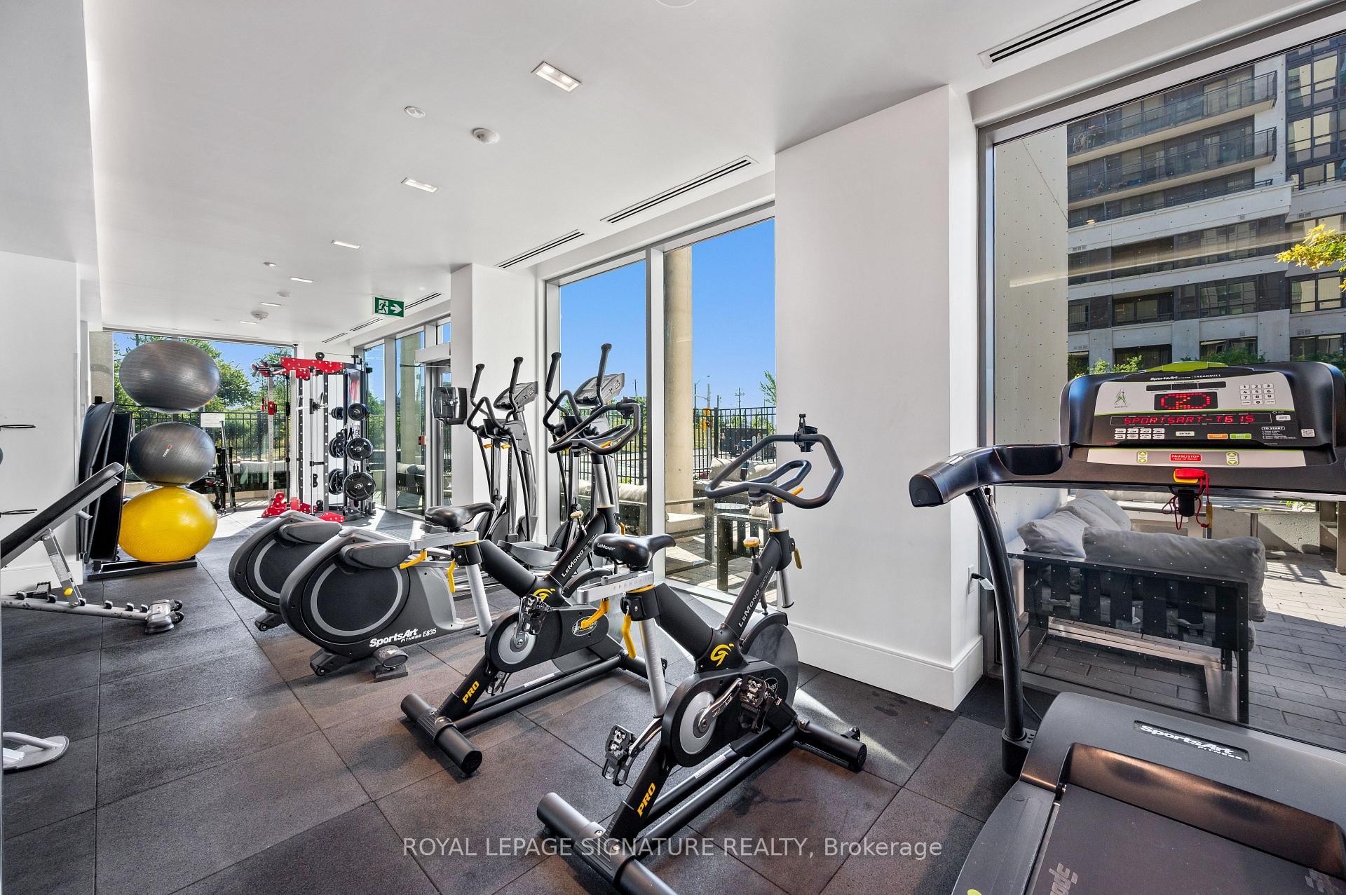 710-10 De Boers Drive E, Toronto, ON - Indoor Photo Showing Gym Room