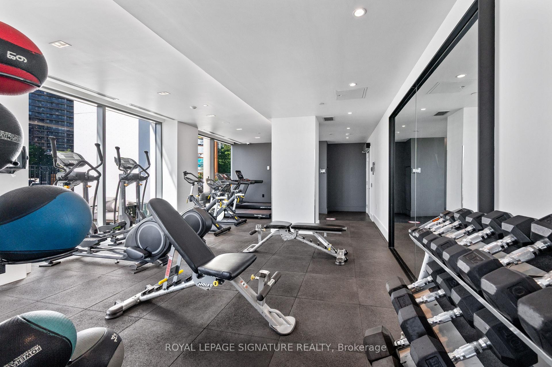 710-10 De Boers Drive E, Toronto, ON - Indoor Photo Showing Gym Room