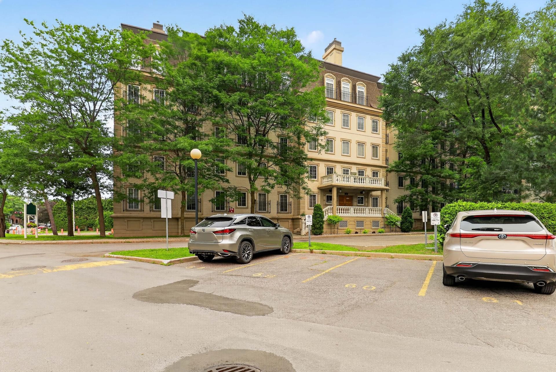 Front of Structure - 405-101 Rue Du Château, Gatineau (Hull), QC - Outdoor With Facade