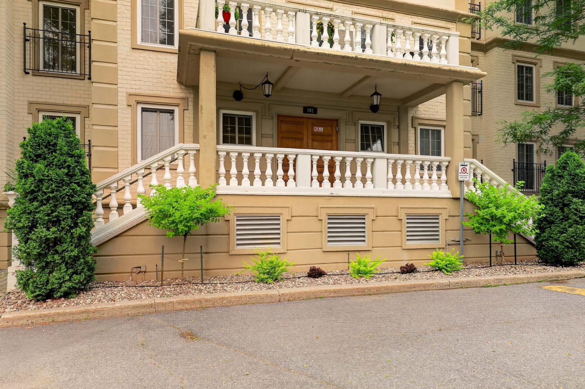 Front of Structure - 405-101 Rue Du Château, Gatineau (Hull), QC - Outdoor