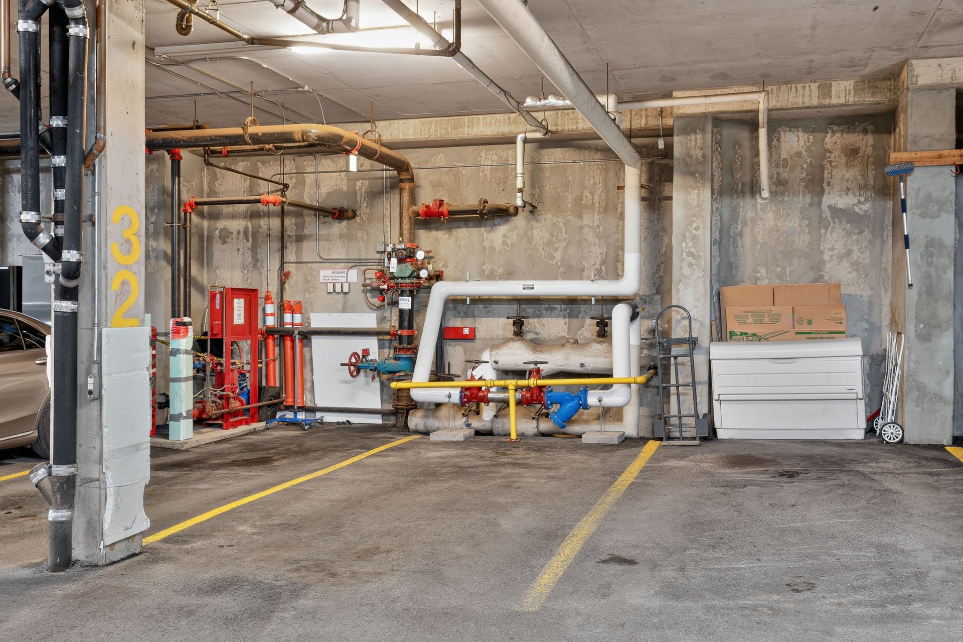 Parking - 405-101 Rue Du Château, Gatineau (Hull), QC - Indoor Photo Showing Garage