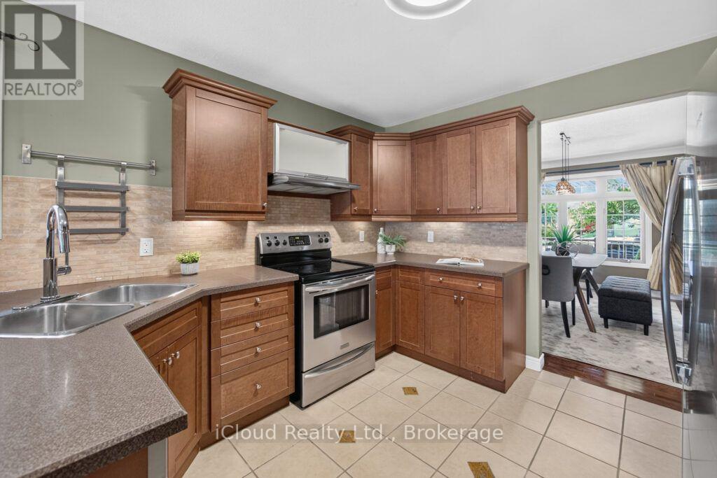 28 Osborn Avenue, Brantford, ON - Indoor Photo Showing Kitchen With Double Sink