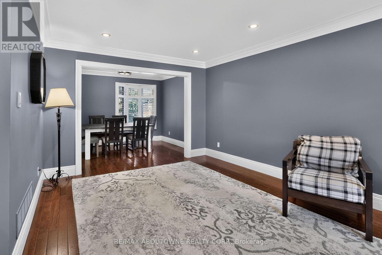 2102 Salma Crescent, Burlington, ON - Indoor