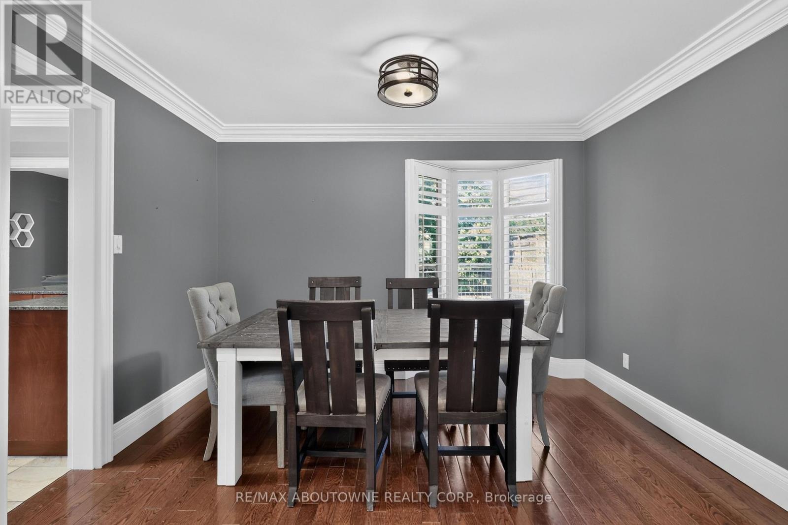 2102 Salma Crescent, Burlington, ON - Indoor Photo Showing Dining Room