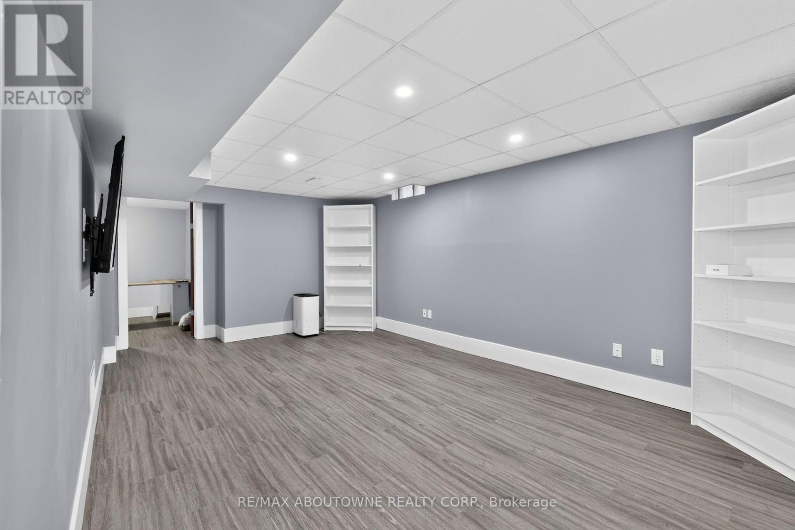 2102 Salma Crescent, Burlington, ON - Indoor Photo Showing Other Room