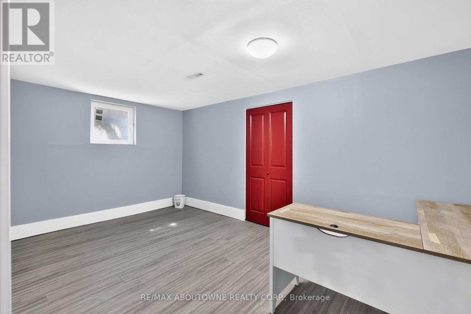 2102 Salma Crescent, Burlington, ON - Indoor Photo Showing Other Room
